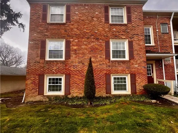 5716 Spotswood Dr, Lyndhurst, OH 44124