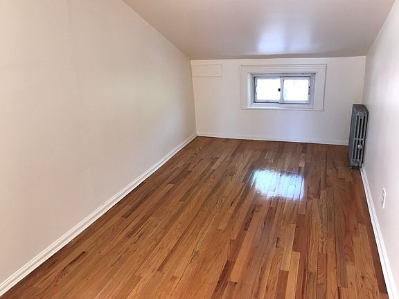 3rd image of 330 De Graw St #3