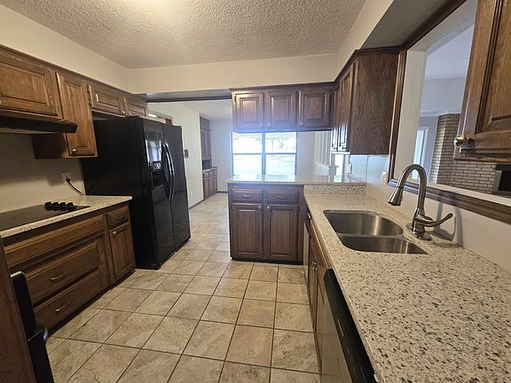 5th image of 4009 Cherry Hill Ln