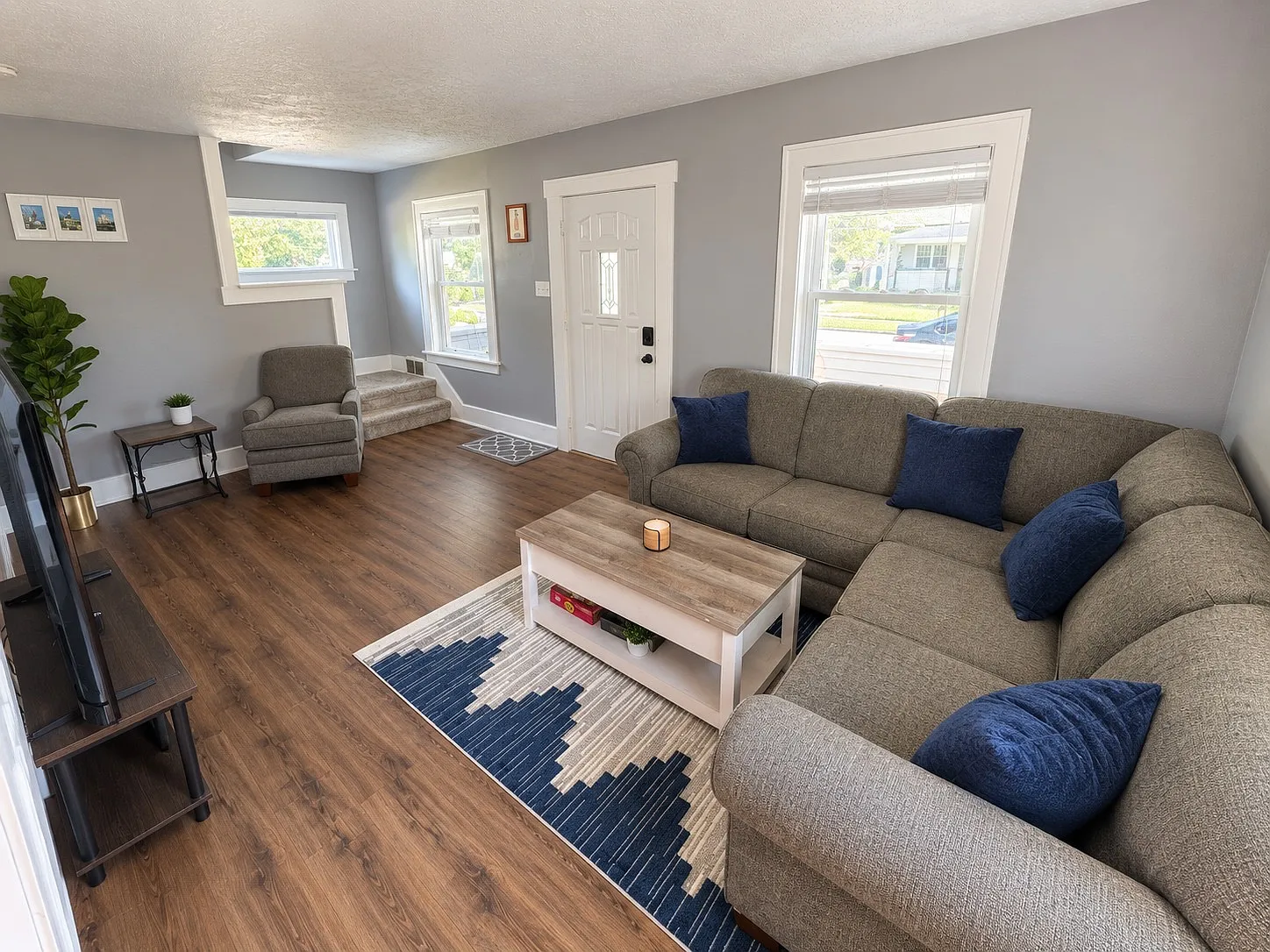 3 bed, 1672 sqft, $2,900 — Photo 2