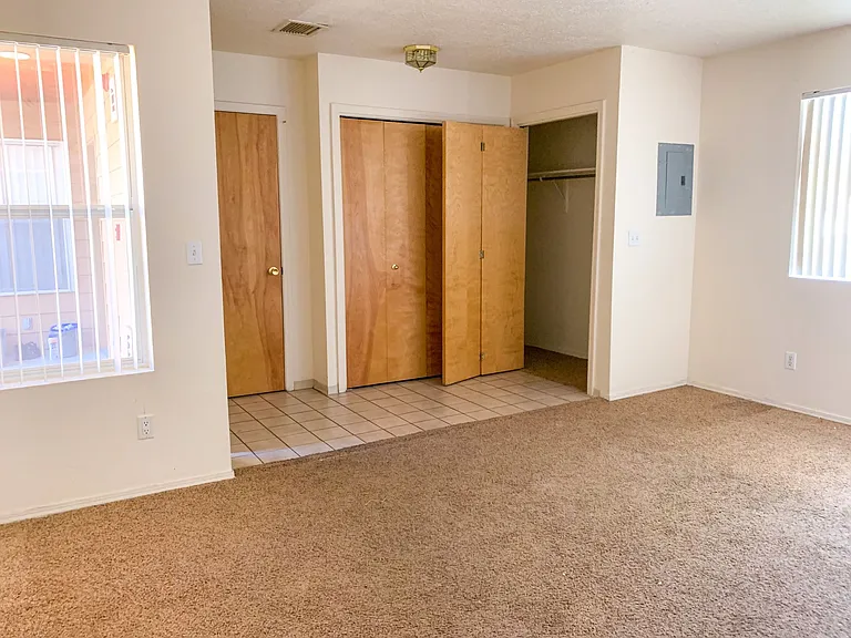 924 Valencia Dr SE — Photo 8
