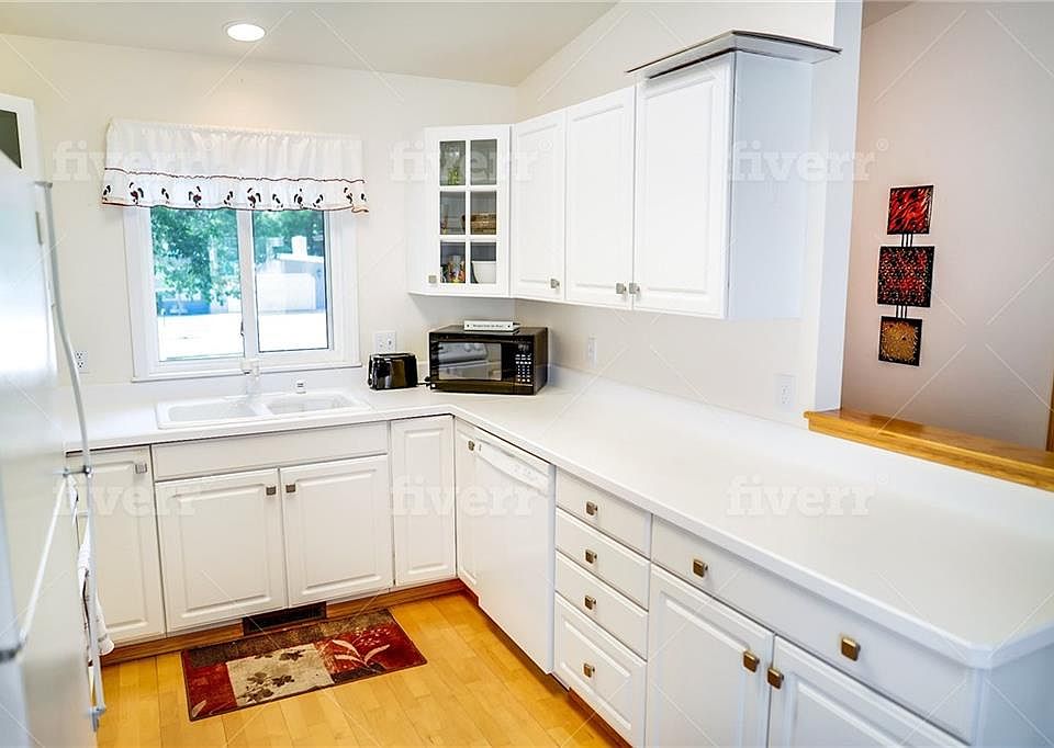 2nd image of 2805 Louise Ln