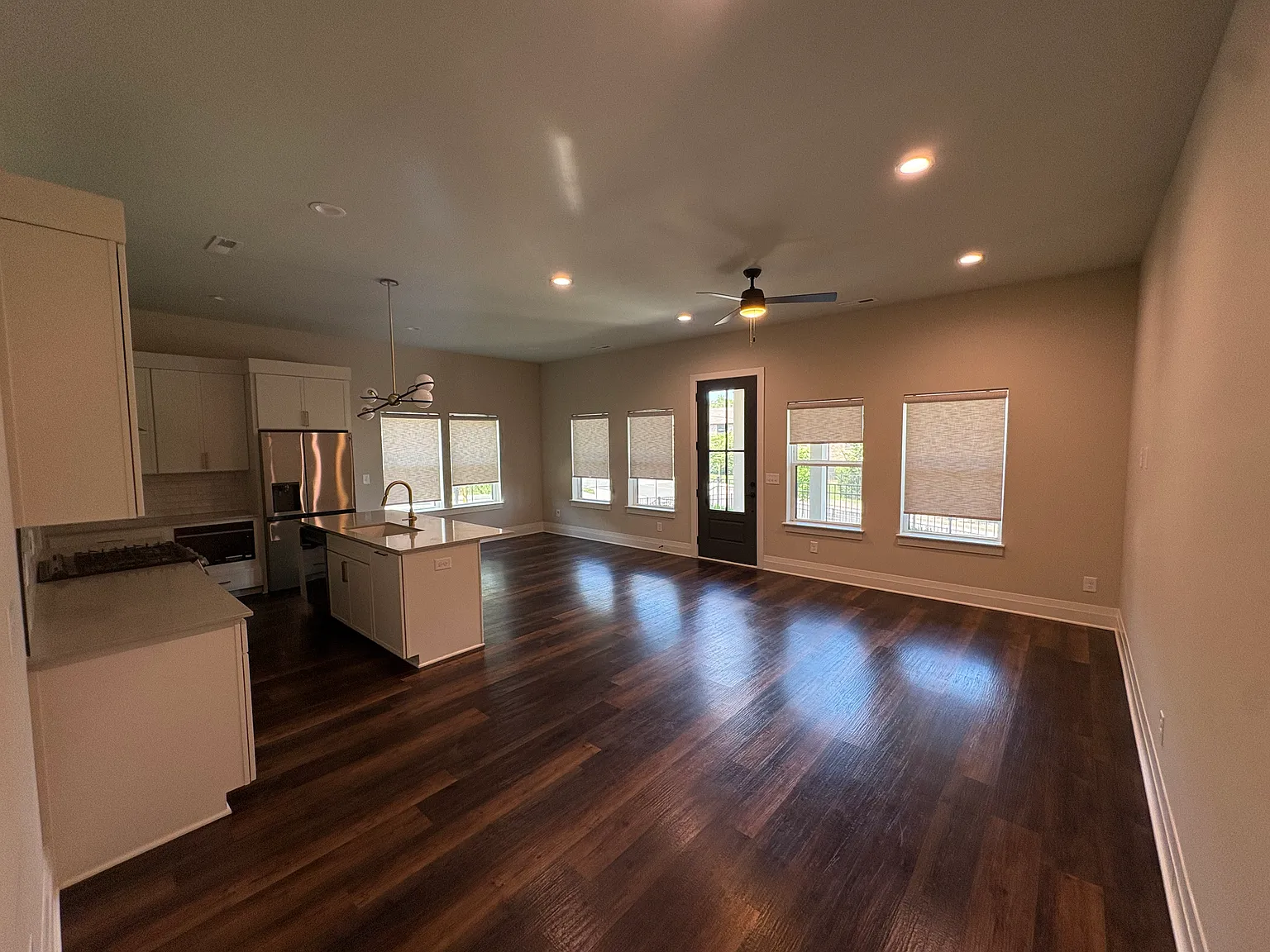 3 bed, 1962 sqft, $2,895 — Photo 2