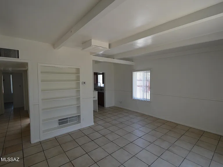 2119 N Catalina Ave — Photo 2