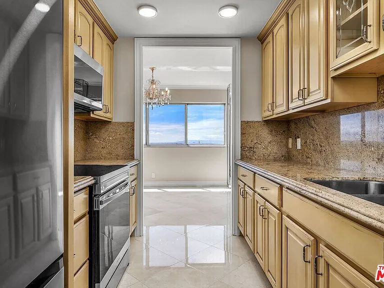 10701 Wilshire Blvd #1903 — Photo 15
