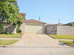 9206 Wellsworth Dr, Houston, TX 77083