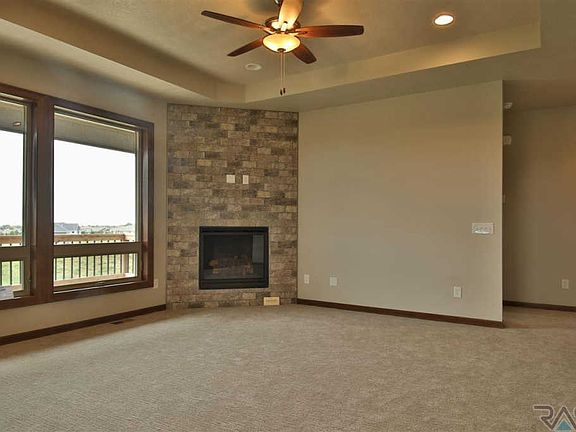 4th image of 2711 W Oak Hill Dr