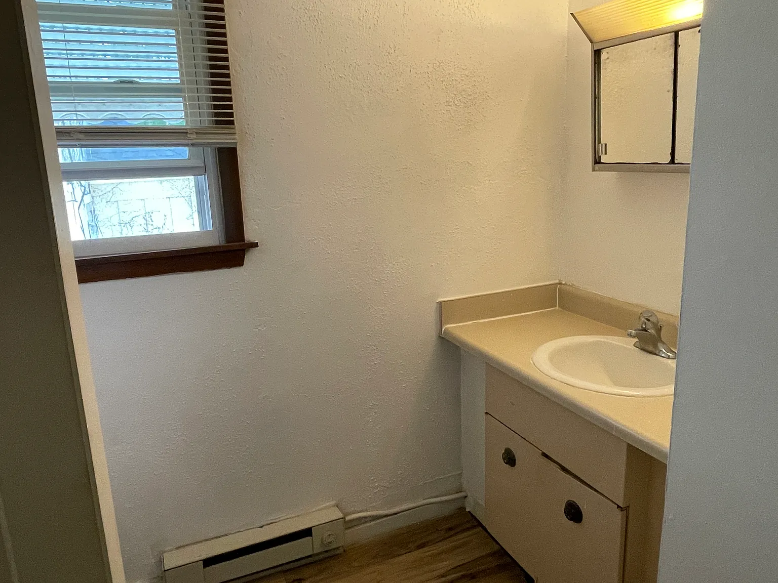 2 bed, 800 sqft, $650 — Photo 2