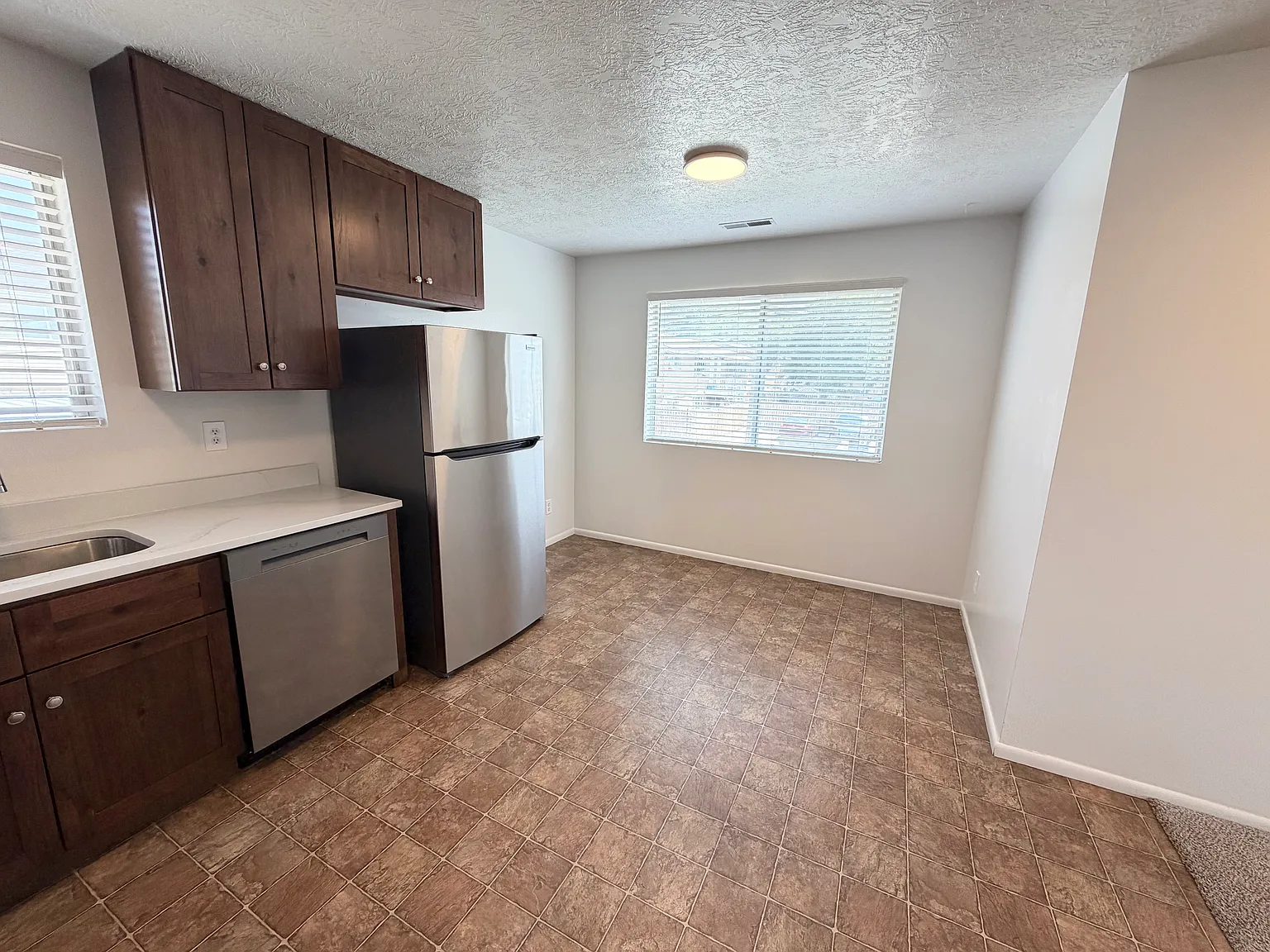2 bed, 900 sqft, $1,295 — Photo 4