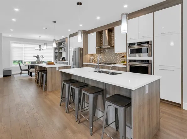 1412 W 41st St SW, Calgary, AB T3C 1X6