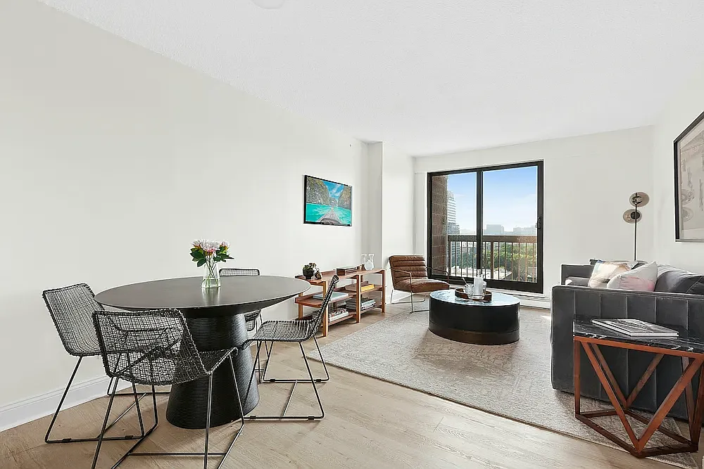 1990 Lexington Avenue — Photo 3