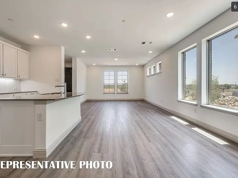 420 4th St — Photo 3