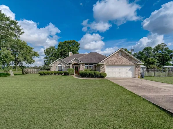 107 Oaks Grande Rd, Mont Belvieu, TX 77523