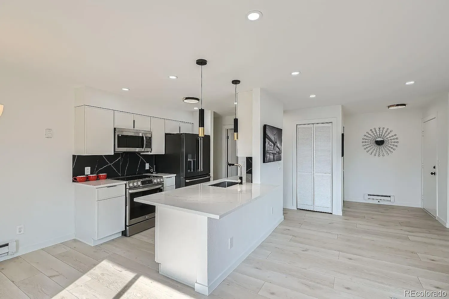 2 bed, 1105 sqft, $2,050 — Photo 3