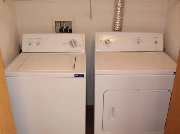 Dupont Drive Apartments, 1924 Dupont Dr #1936-7, Janesville, WI 53546