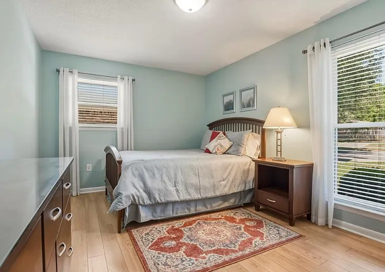 4217 Spring Valley Dr S — Photo 10