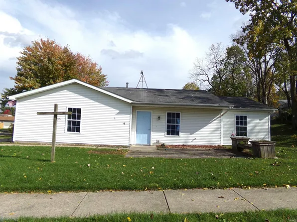 1116 Manahan Dr, Angola, IN 46703