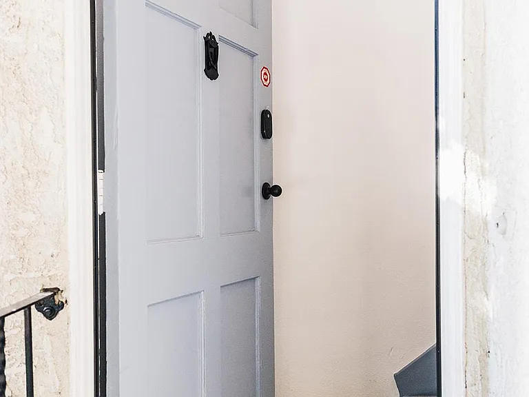 871 Sanborn Ave — Photo 2