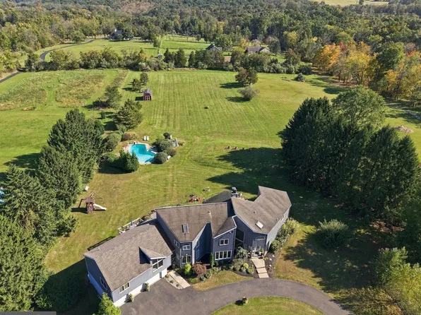 215 E Dark Hollow Rd, Pipersville, PA 18947