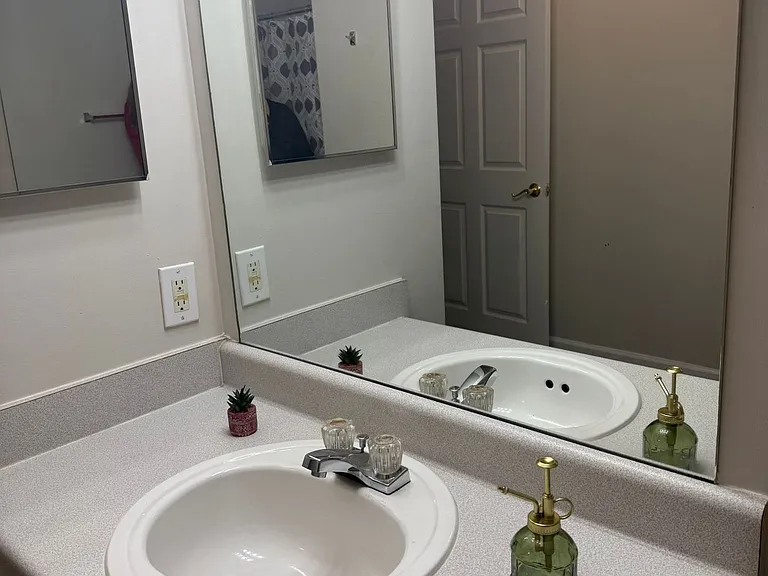 Chelsea Court Apartments — Photo 13
