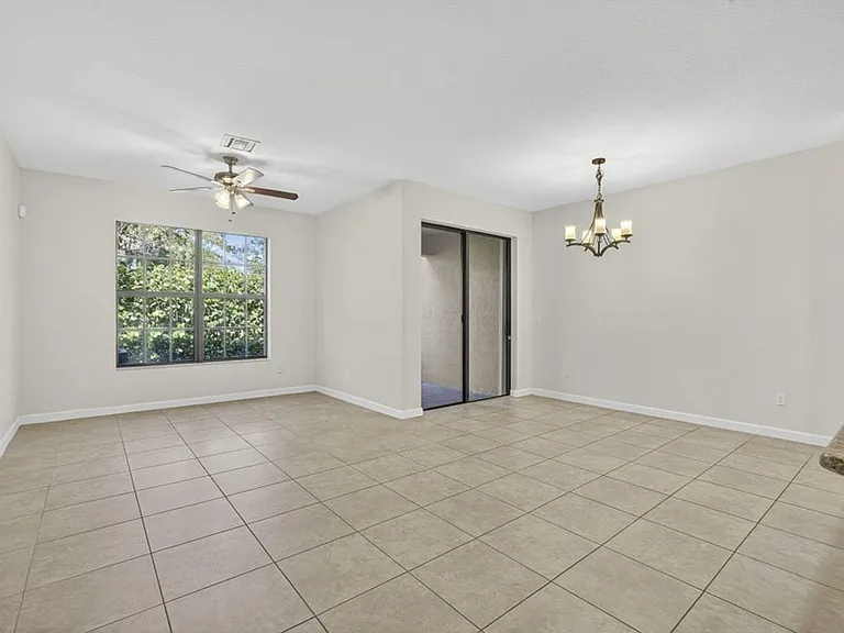 10348 Wellington Parc Dr — Photo 6