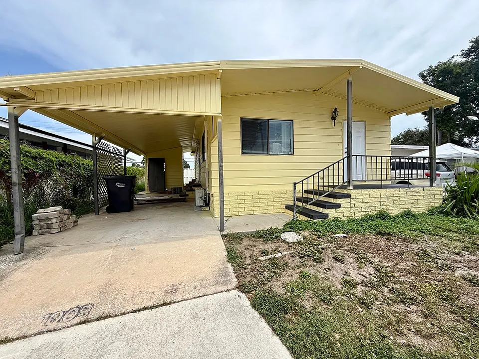 1003 52nd Ave W