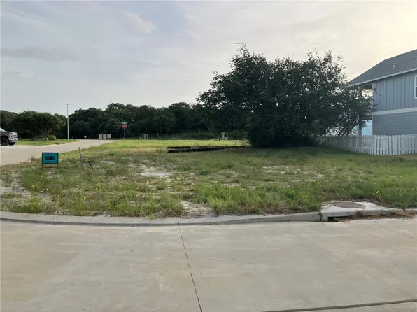 128 Breezeway Dr, Rockport, TX 78382