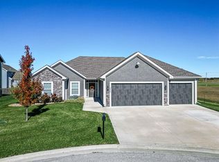 2809 E Cedar Pl, Tonganoxie, KS 66086
