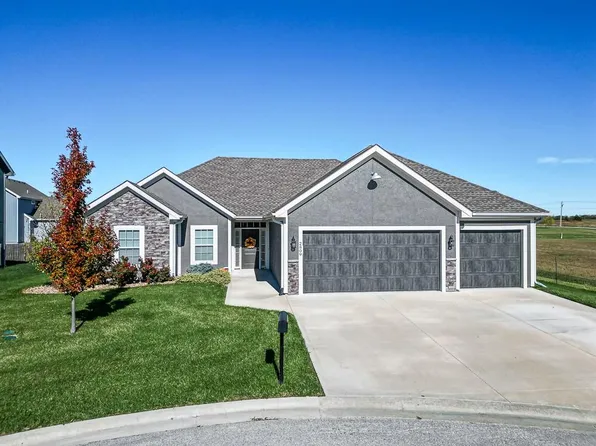 2809 E Cedar Pl, Tonganoxie, KS 66086