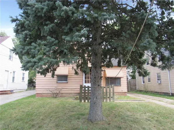 5247 Henry St, Maple Hts, OH 44137