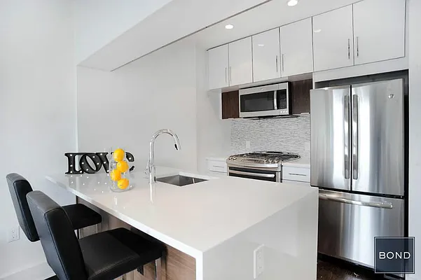 Sold by Bond New York | media 6