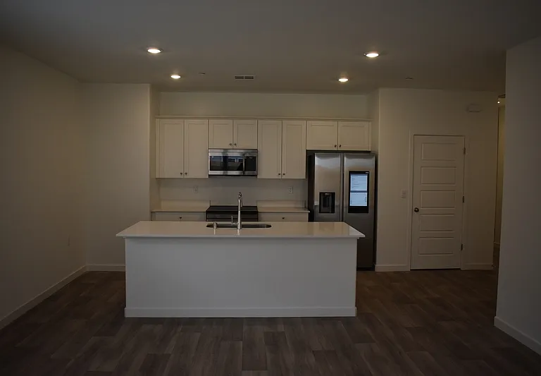 4470 N San Clemente Ave — Photo 10