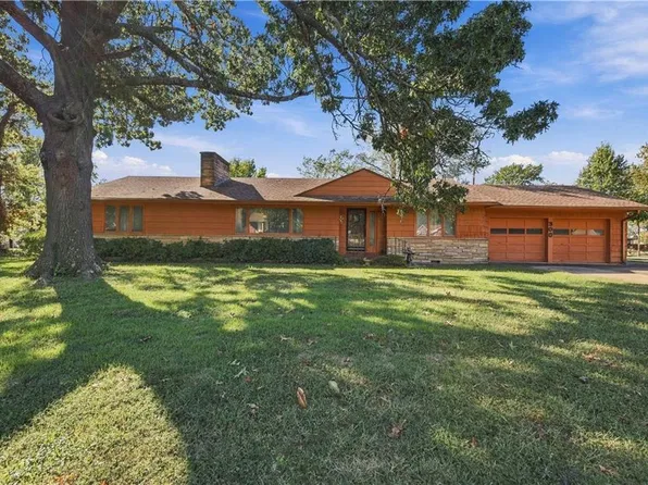 300 Crestview Dr, Parsons, KS 67357