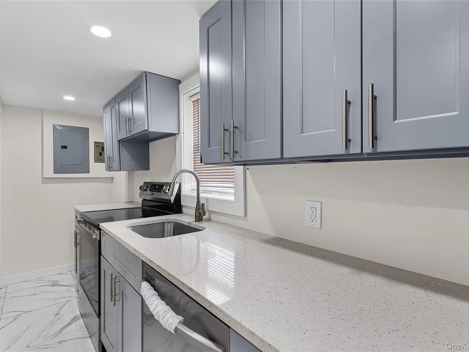 2 bed, 1.0 bath, $3,200 — Photo 3