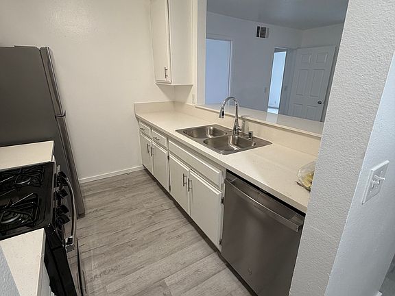 5th image of 4434 Fulton Ave APT 105