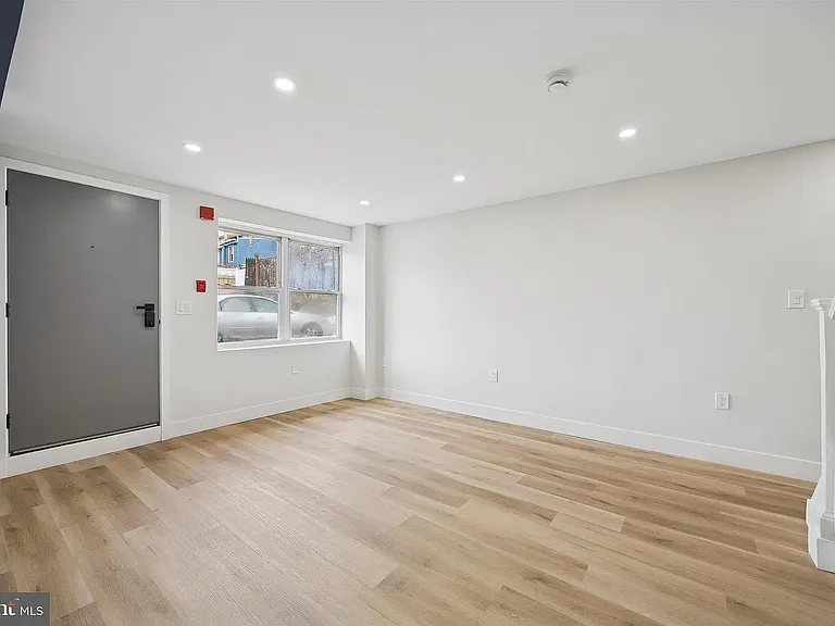 4522 Baker St #B27 — Photo 7