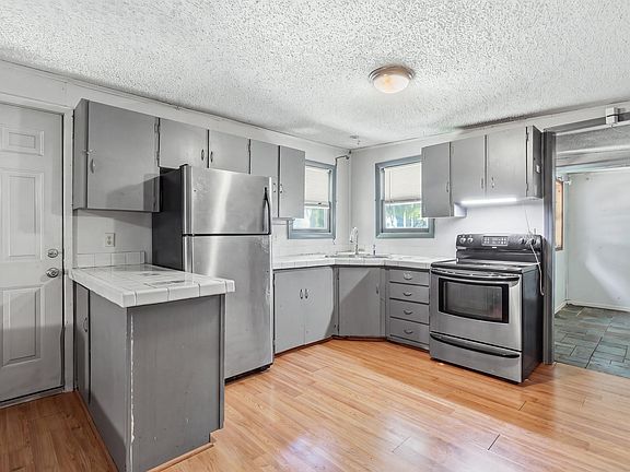 4th image of 185 Dunnell Road