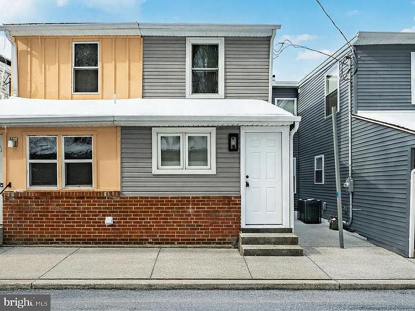 1st image of 313 S 1st Ave