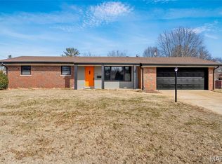 213 Springdale Dr, Belleville, IL 62223