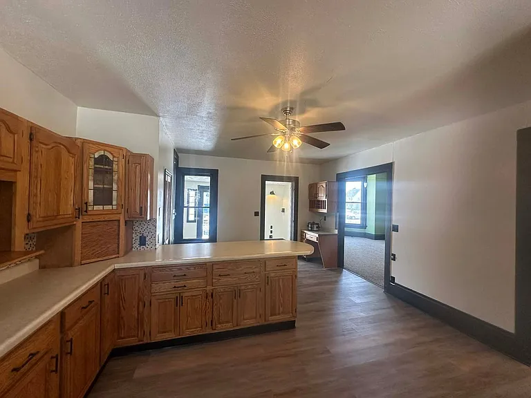 711 W Adams St — Photo 10