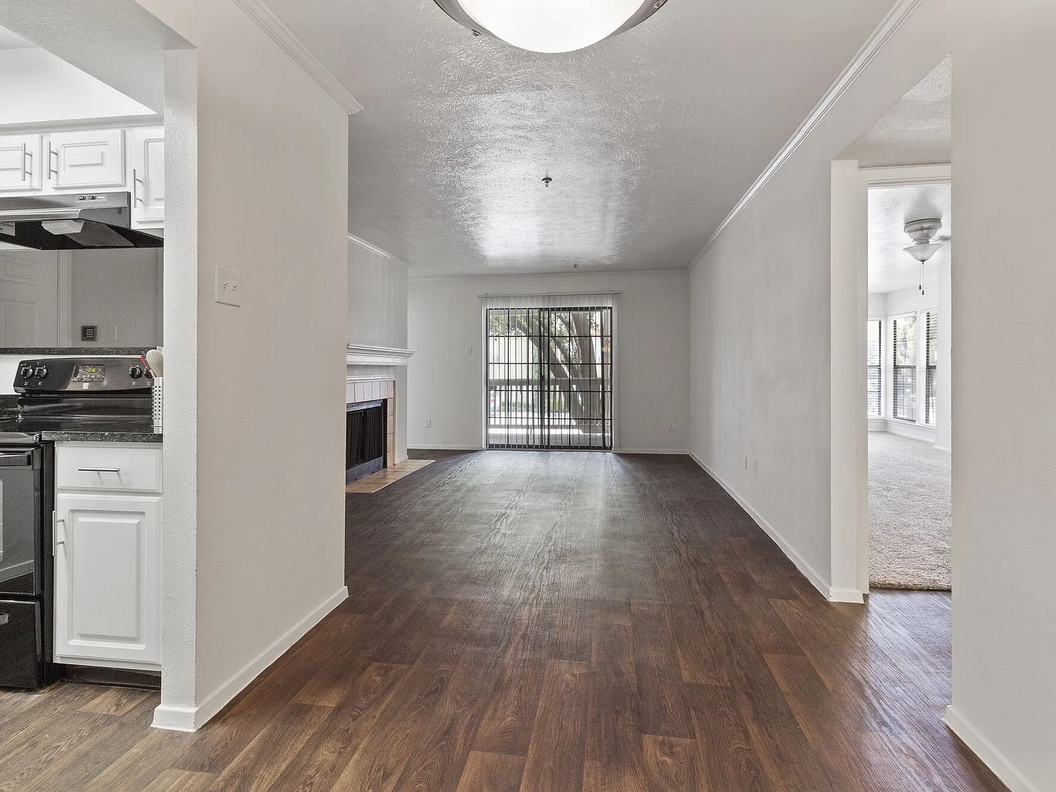 Lincoln Court — Photo 2