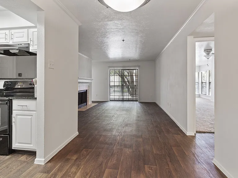 Lincoln Court — Photo 2