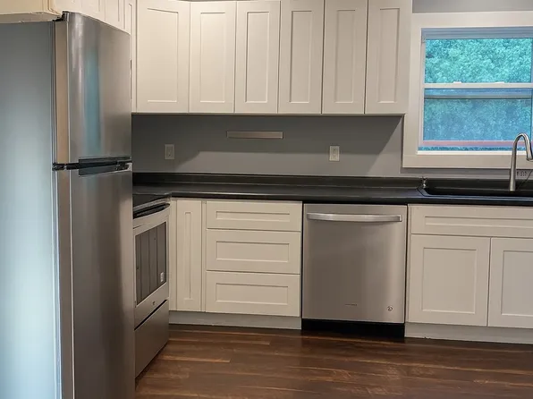 84 Park St, Essex Junction, VT 05452