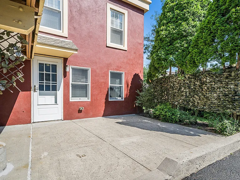 39 N Washington St #1R — Photo 14
