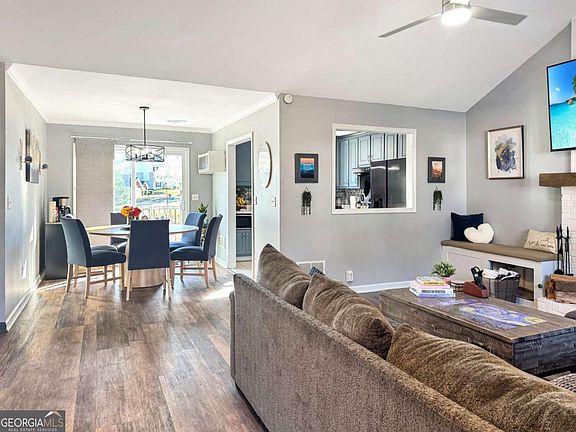 4th image of 2671 Freemans Walk Path