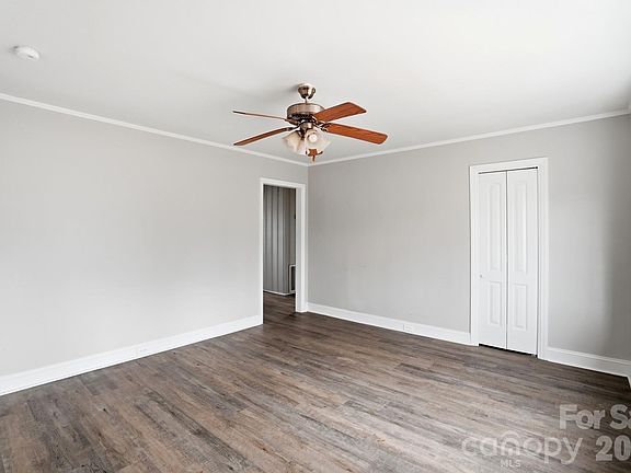3rd image of 758 Rockwood Dr