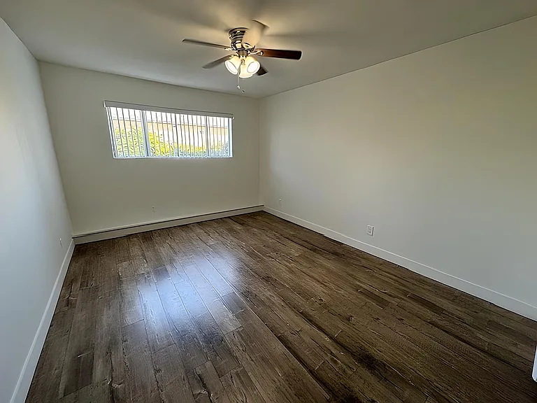 5030 Maplewood Ave #104 — Photo 8