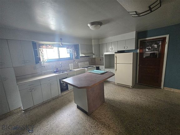 5th image of 814 Placer St