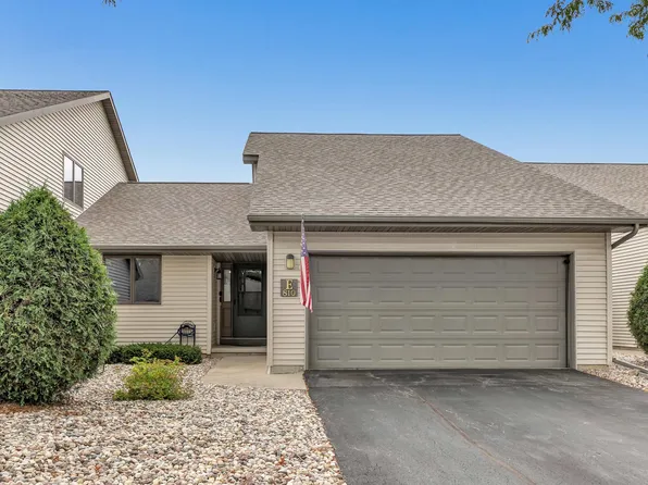 810 E River Dr APT E, De Pere, WI 54115