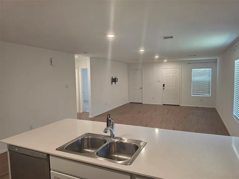 7202 Clover Chase Dr — Photo 5